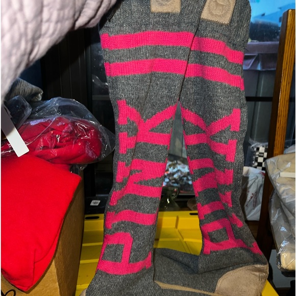 VS PINK MUKLUKS 2010 COLLECTION SZ LG GREY PINK LOGO KNEE HIGH - Picture 13 of 14